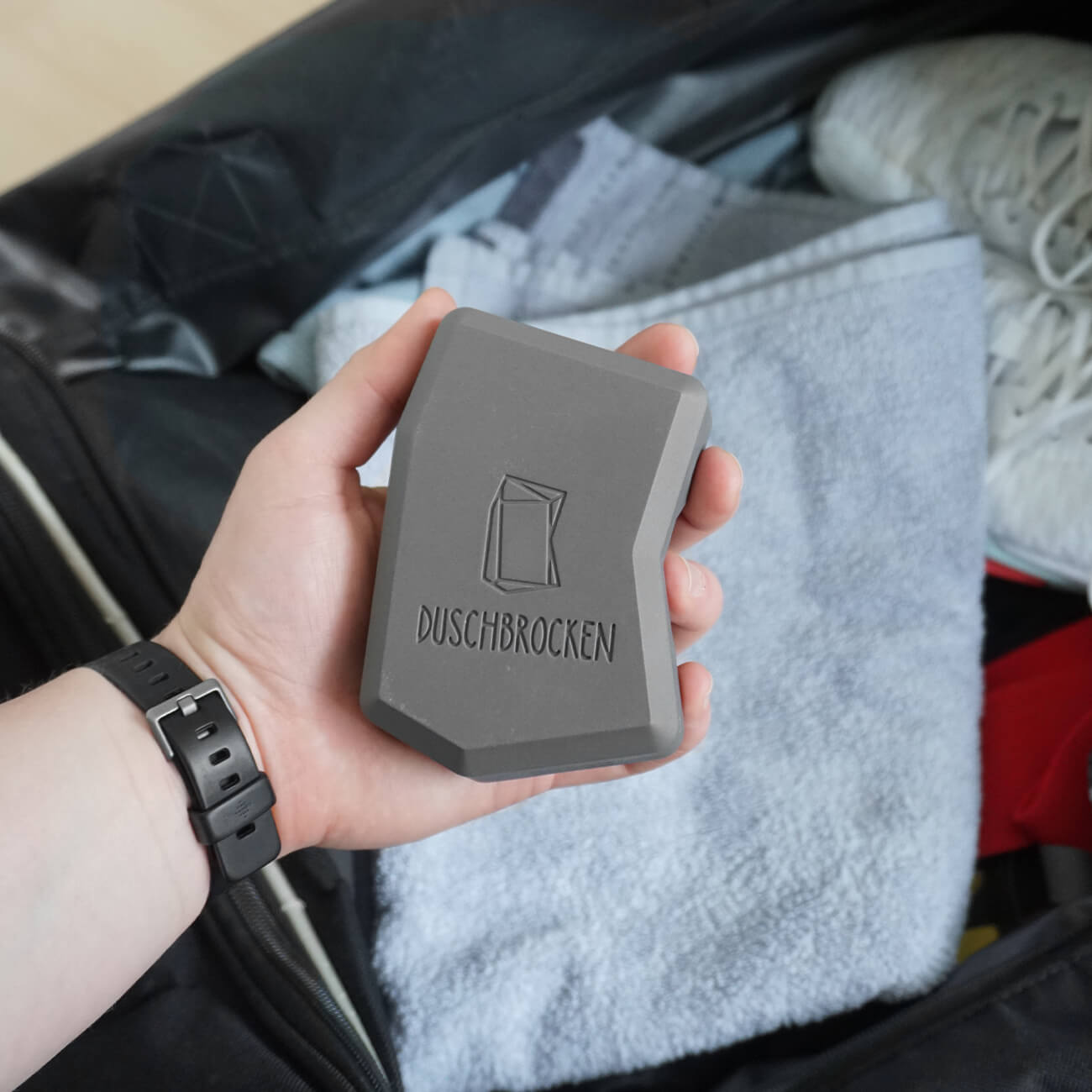 duschbrocken-festes-duschgel-und-shampoo-zwei-in-eins-nachhaltig-verwendung-fairpackunga