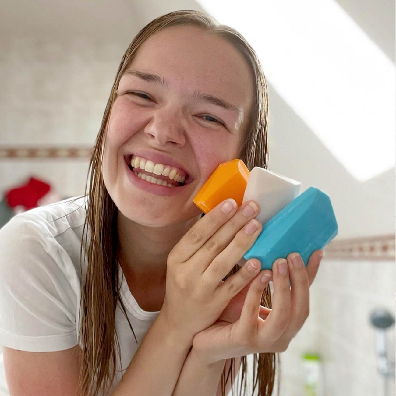 duschbrocken-festes-duschgel-und-shampoo-zwei-in-eins-nachhaltig-rezensionen-erfahrungen-frida-fruechtchen-maxi-minz-carlos-cocos